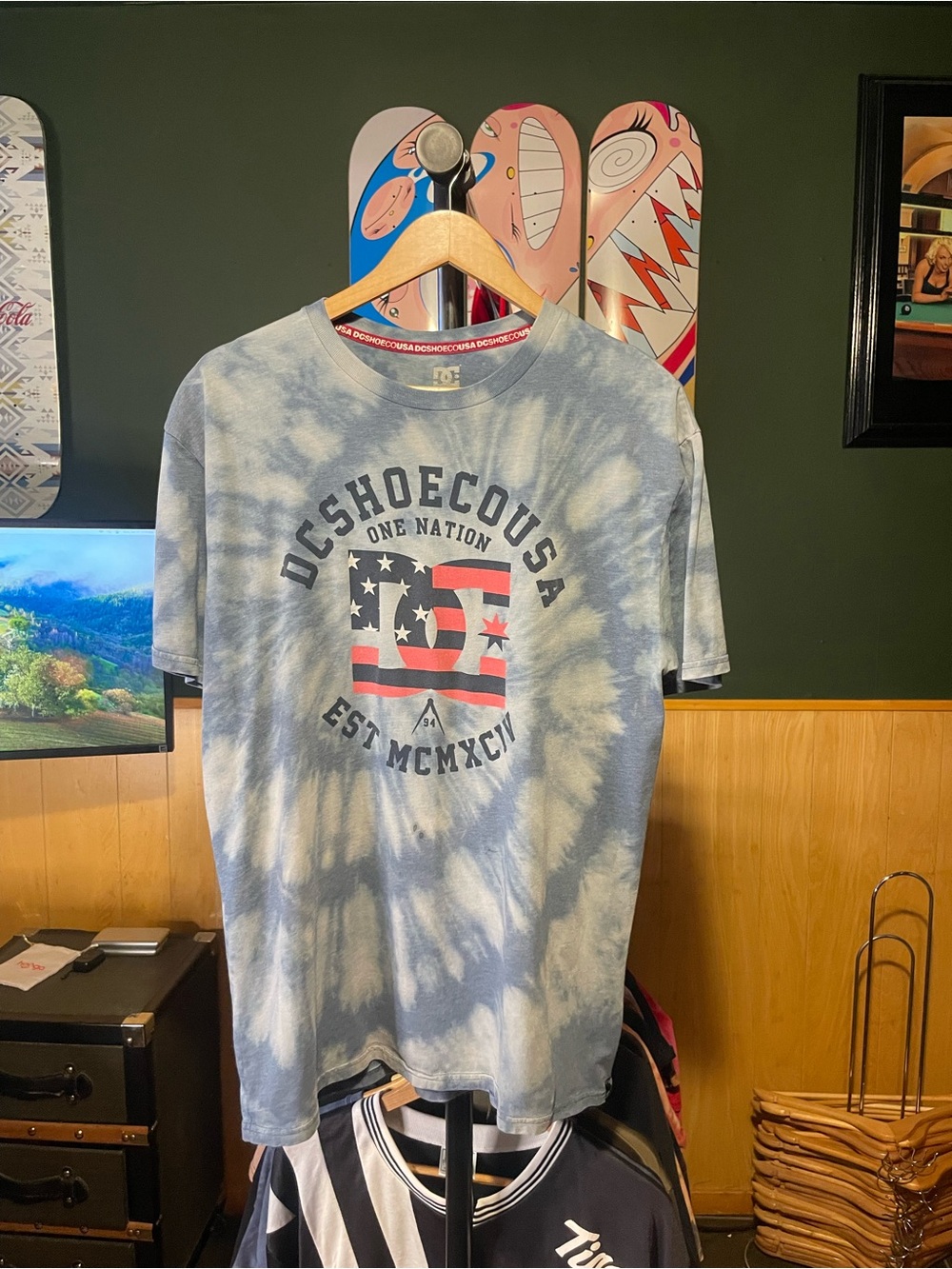 DC Shoes Men’s Blue Tie-Dye Flag Graphic T-Shirt mens size Xl